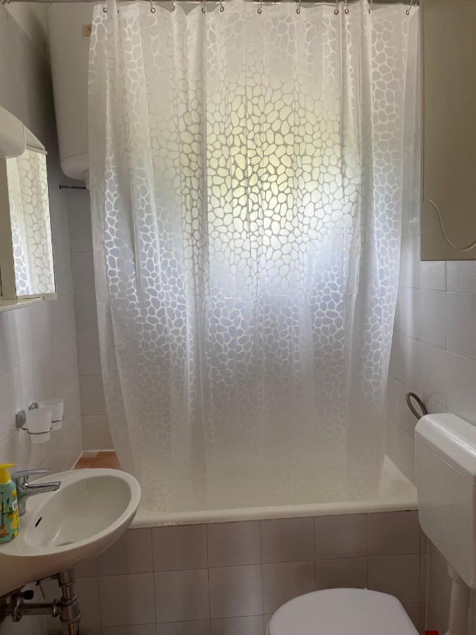 Apartman Emilija Vinisce Luaran gambar
