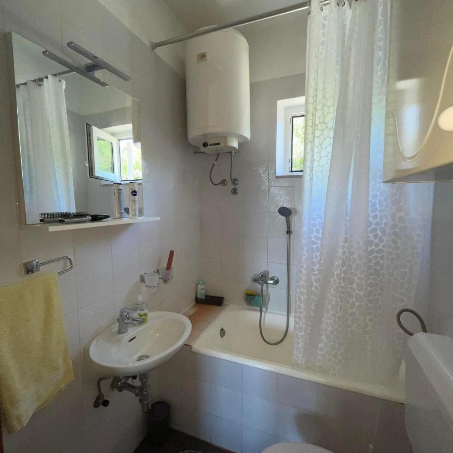 Apartman Emilija Vinisce Luaran gambar